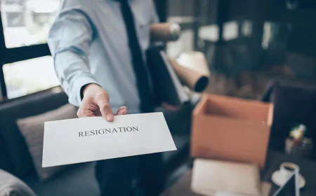 Nhân sự nghỉ việc nhưng không hợp tác bàn giao công việc, có hành vi quấy rối, đe dọa công ty. Có vi phạm pháp luật?