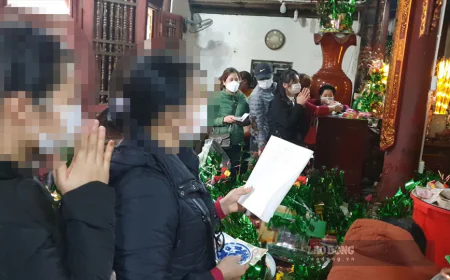 “Khấn thuê, lễ mướn” có phải là hành vi mê tín dị đoan?