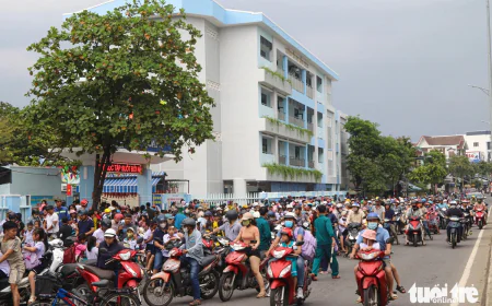 Tự chặn xe điều phối giao thông trước cổng trường có bị phạt?