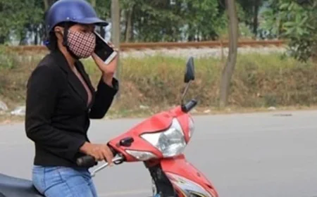 Năm 2025, dừng xe để nghe điện thoại có bị xử phạt?