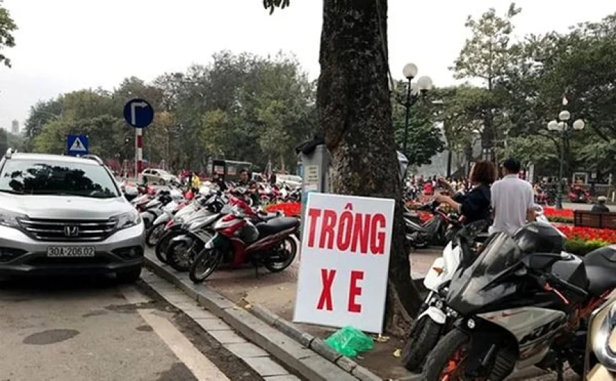 Lấn chiếm vỉa hè để trông xe với giá “chặt chém”, bị xử lý ra sao?