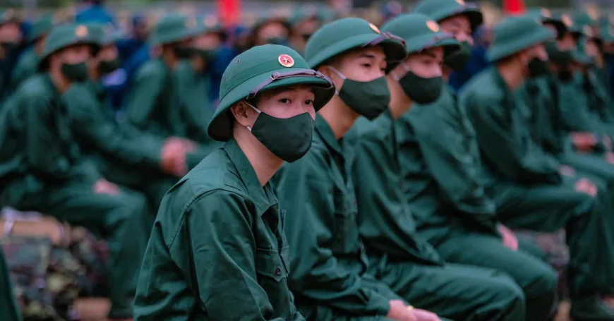 Đang học đại học lần 2, có được tạm hoãn nghĩa vụ quân sự?