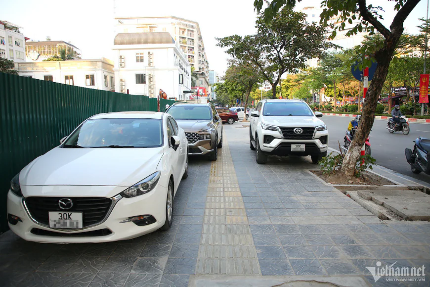 Trường hợp nào đỗ xe trên vỉa hè không bị phạt?