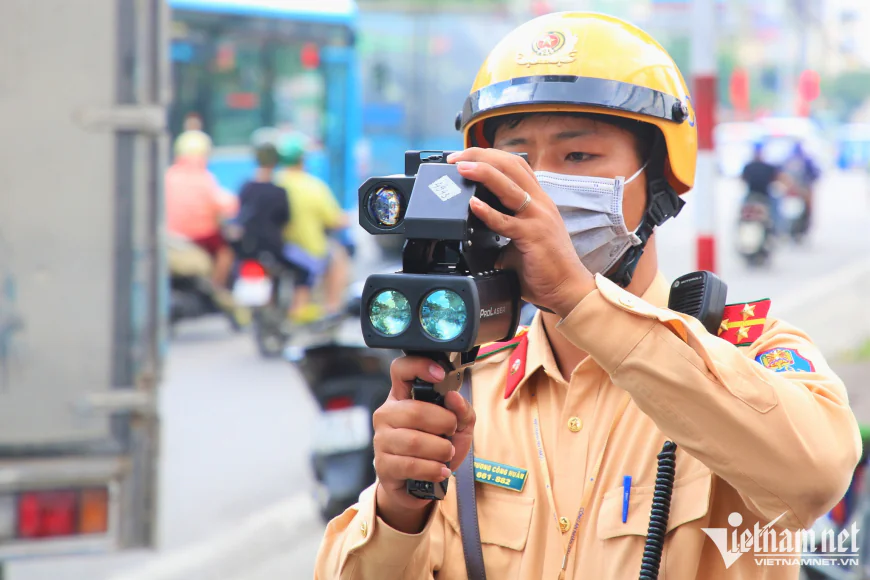 Ô tô, xe máy chạy quá tốc độ bị phạt bao nhiêu tiền?