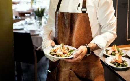 Quán ăn, cà phê trả lương nhân viên 20.000 đồng một giờ, có sai luật?