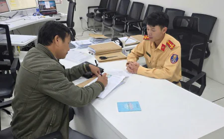 Tài xế vượt đèn đỏ đưa người đi cấp cứu: Không bị xử phạt mà được khen ngợi vì hành động nhân văn