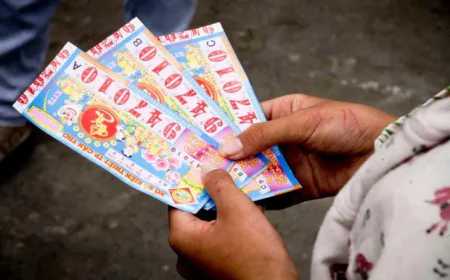 Mượn tiền mua vé số, lúc trúng bạn đòi chia đôi có đúng luật?