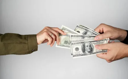 Cho vay lấy lời, có được thỏa thuận lãi phạt chậm trả?