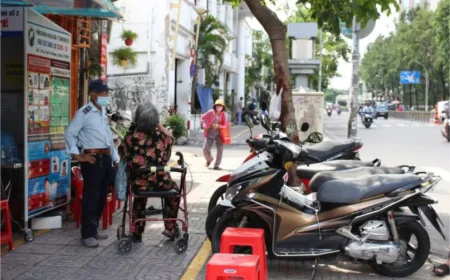 Đi ăn được giữ xe miễn phí, mất trộm xe ai đền?