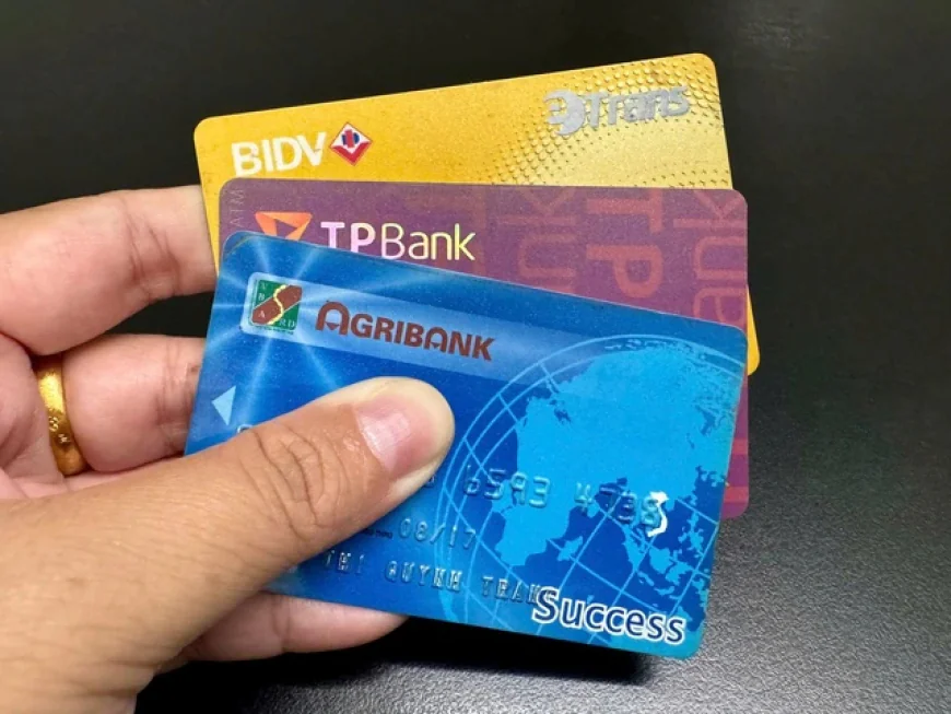Cần chuyển đổi thẻ ATM từ sang thẻ chip, trước 1.7?