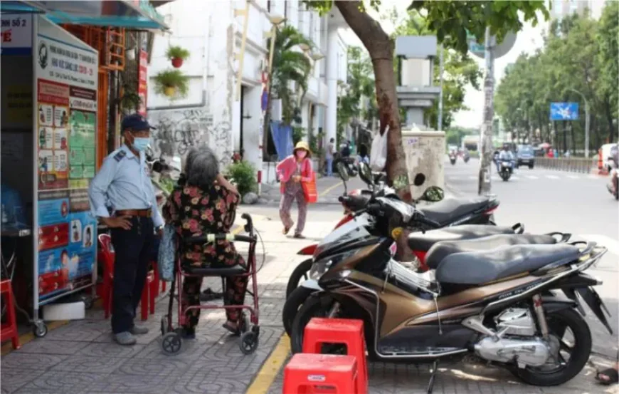 Đi ăn được giữ xe miễn phí, mất trộm xe ai đền?