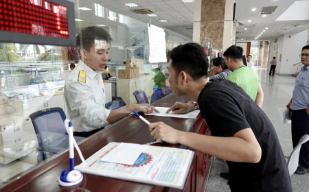 Người Việt công tác nước ngoài nợ thuế ở trong nước, được nhập cảnh không?