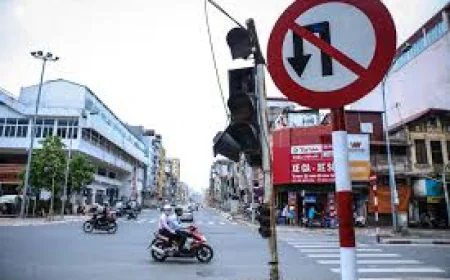 Làm biến dạng biển báo giao thông có thể bị phạt tiền