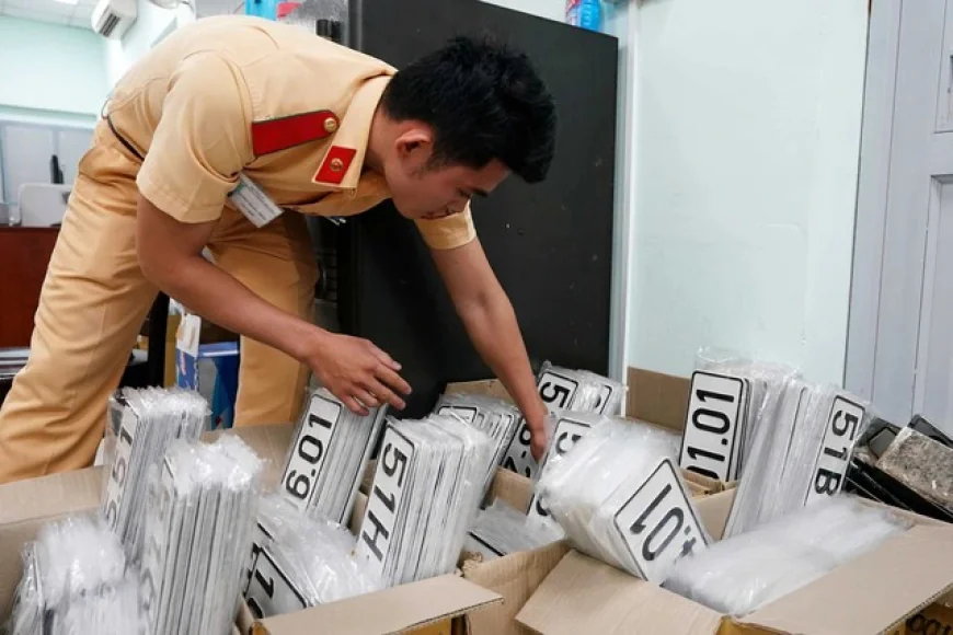 Phí đăng ký xe mới: TP.HCM và Hà Nội 20 triệu, khu vực khác chỉ 200 nghìn đồng