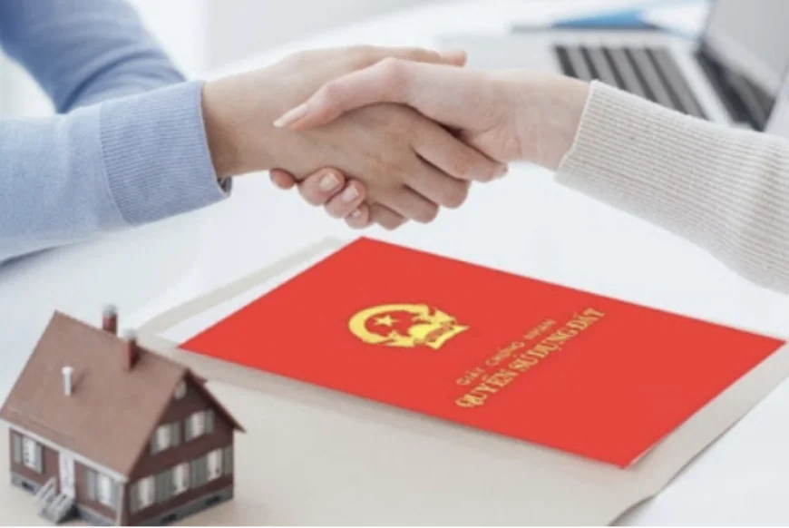 Sang tên sổ đỏ cho con, nên làm tặng cho hay lập di chúc thừa kế?