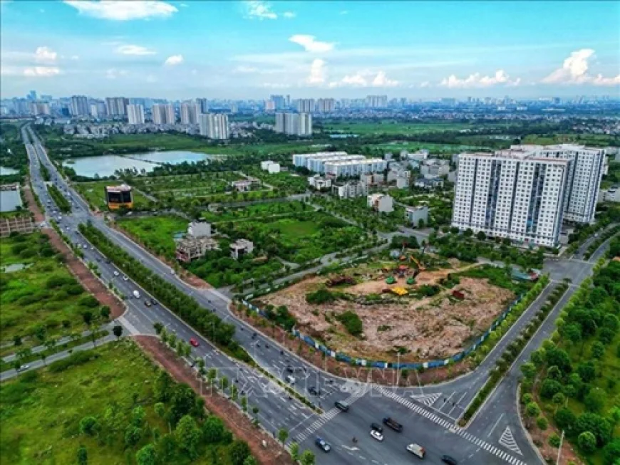 Việc đăng ký đất đai, tài sản gắn liền với đất được thực hiện theo nguyên tắc nào?