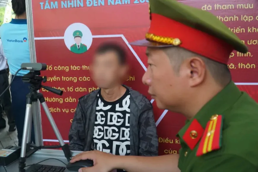 Công an TP.HCM hướng dẫn người nước ngoài đăng ký tài khoản định danh điện tử VNeID