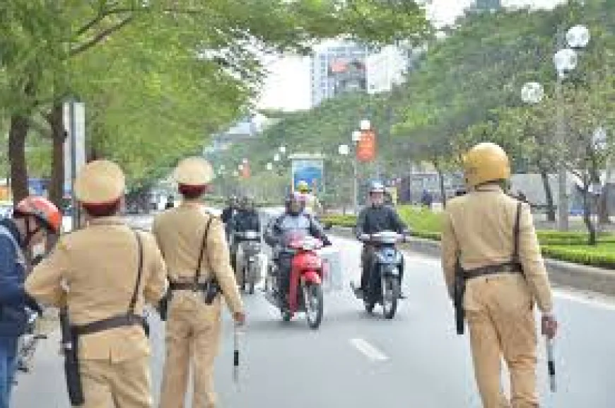 4 căn cứ để cảnh sát giao thông yêu cầu dừng xe kiểm tra