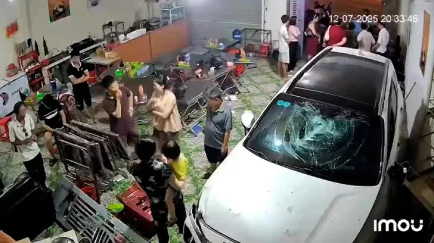 Bị ô tô lao vào nhà làm hư hỏng đồ đạc, làm sao để lời hứa đền bù được thực thi?