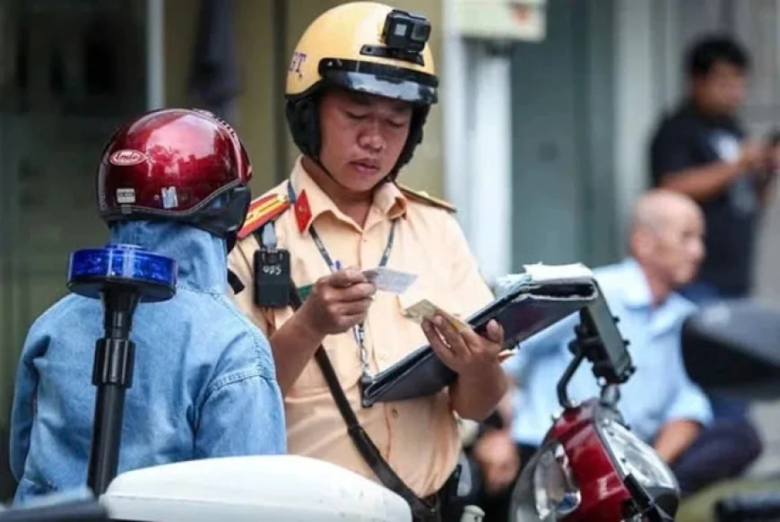 Không có bằng lái xe, tại sao người đi xe SH bị phạt nặng hơn xe Wave?