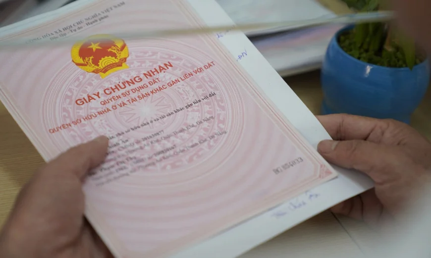 Không bán được nhà vì sổ đỏ ghi sai số CCCD, sửa thế nào?