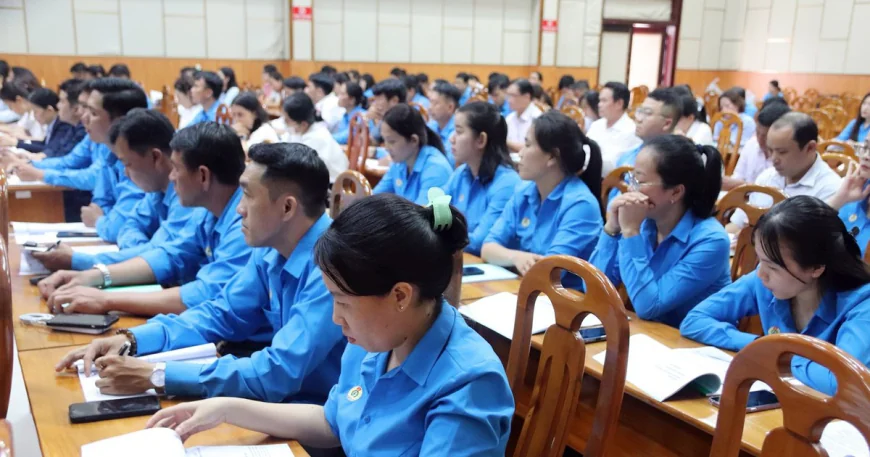 Nghỉ hưu theo Nghị định 178 rồi làm Bí thư Chi bộ khu phố, có phải hoàn trả tiền trợ cấp?