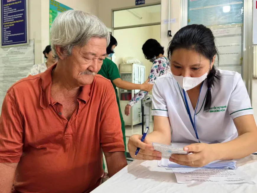 Đề xuất hỗ trợ 100% chi phí mua thẻ BHYT cho người từ đủ 60 đến dưới 75 tuổi tại TP.HCM