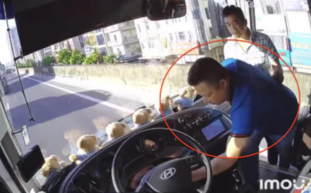 Tài xế giật chìa khoá ô tô khách, mặc hành khách phơi nắng có thể bị khởi tố?