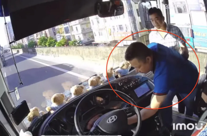 Tài xế giật chìa khoá ô tô khách, mặc hành khách phơi nắng có thể bị khởi tố?