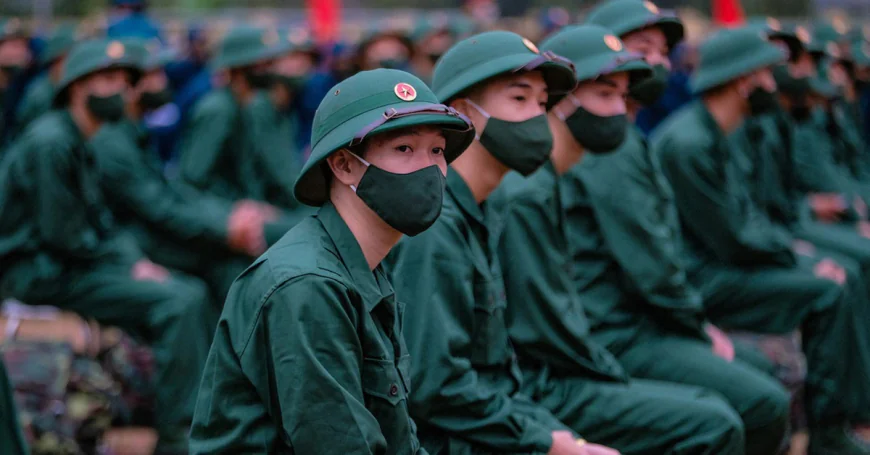 Sinh tháng 4-1998 thì còn tuổi đi nghĩa vụ quân sự không?