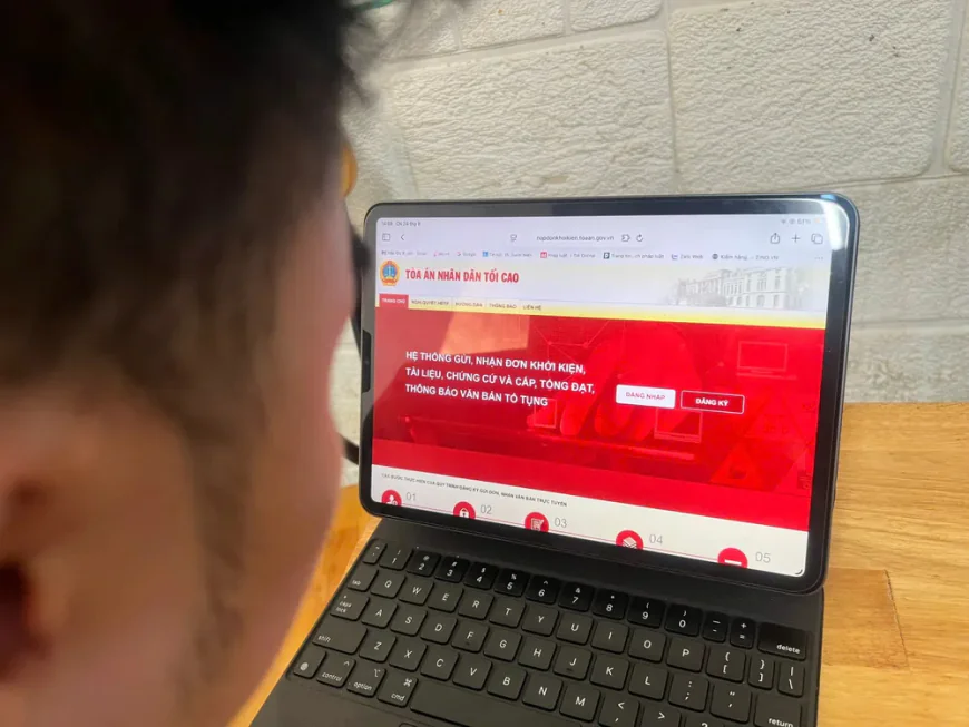 Mới: Sắp tới, người dân có thể khởi kiện online?