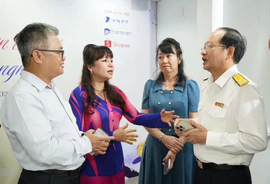 Tiểu thương chờ lời đáp cho bài toán hóa đơn điện tử