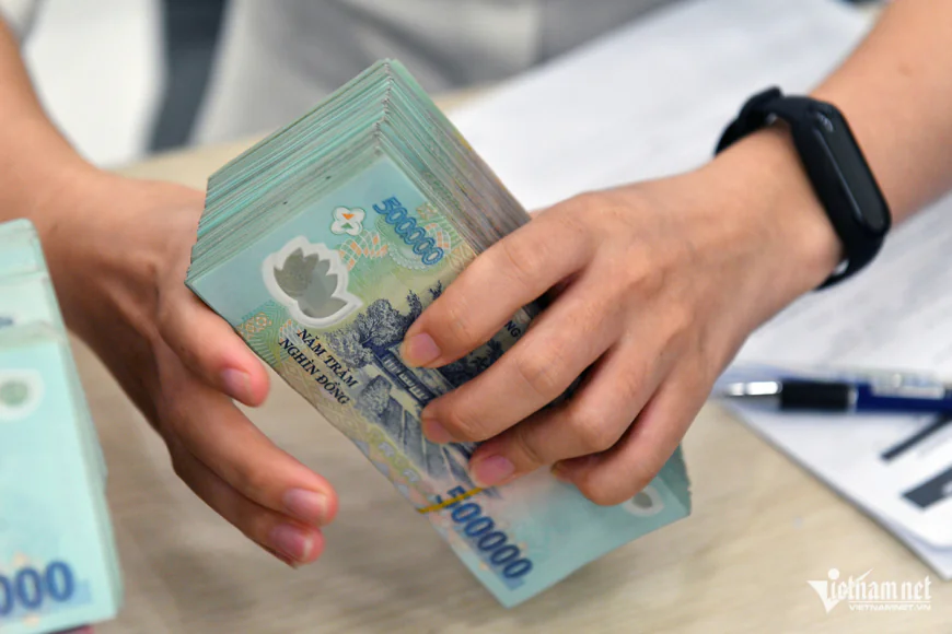 Người đàn ông bị chiếm đoạt tiền tỷ trong thẻ tín dụng, ai chịu trách nhiệm?