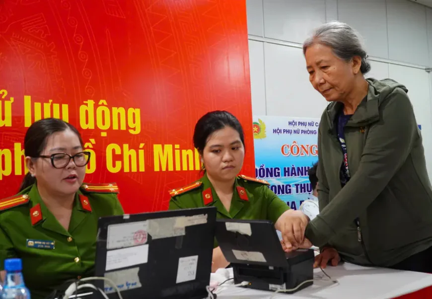 Đủ 60 tuổi có bắt buộc phải đổi thẻ căn cước không?